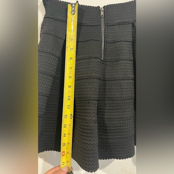 Devin adorable black skirt - Picture 9 of 10